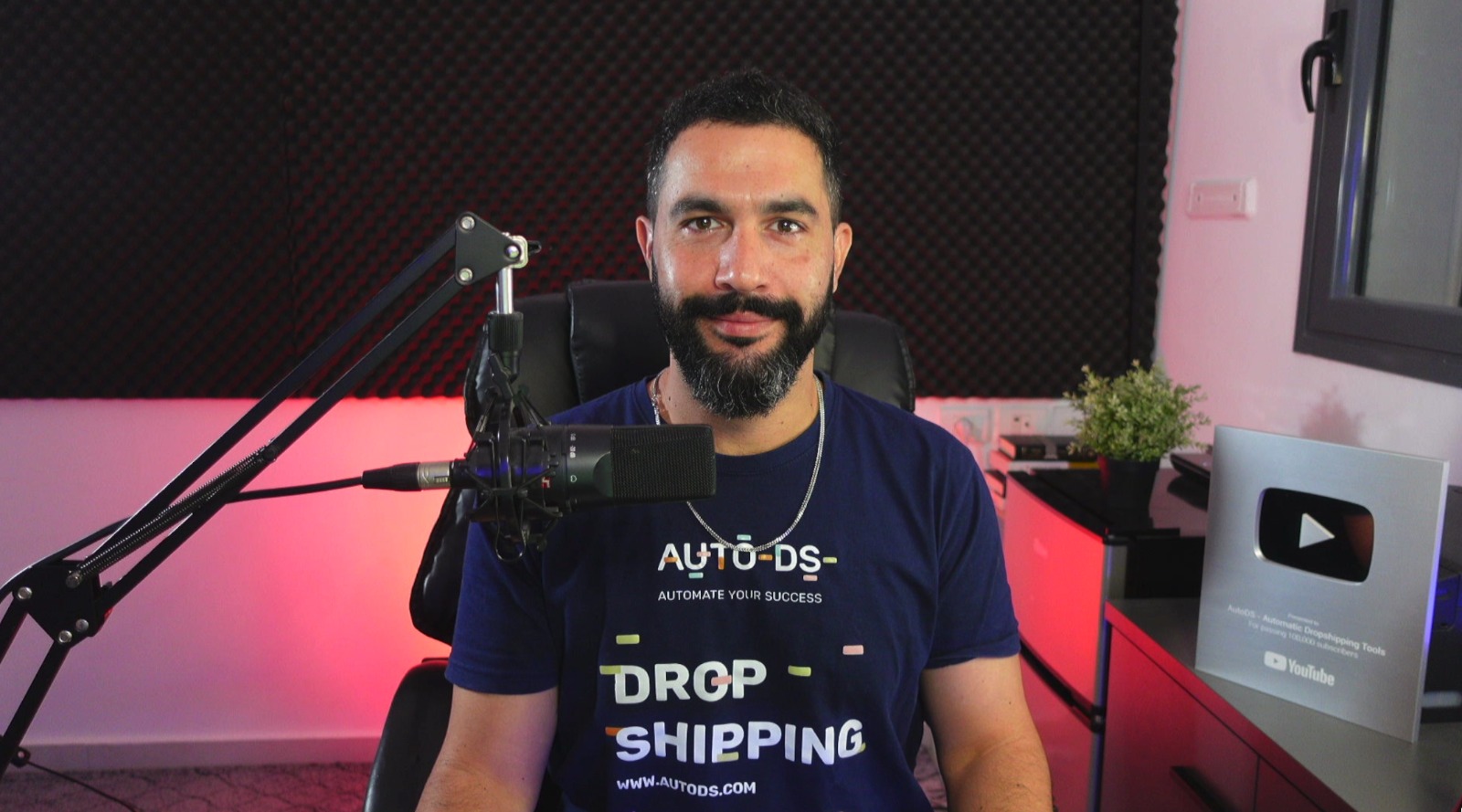 Liran working inside the AutoDS content studio